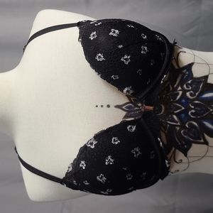 PINK VS Black Lace Front-Clip Bra